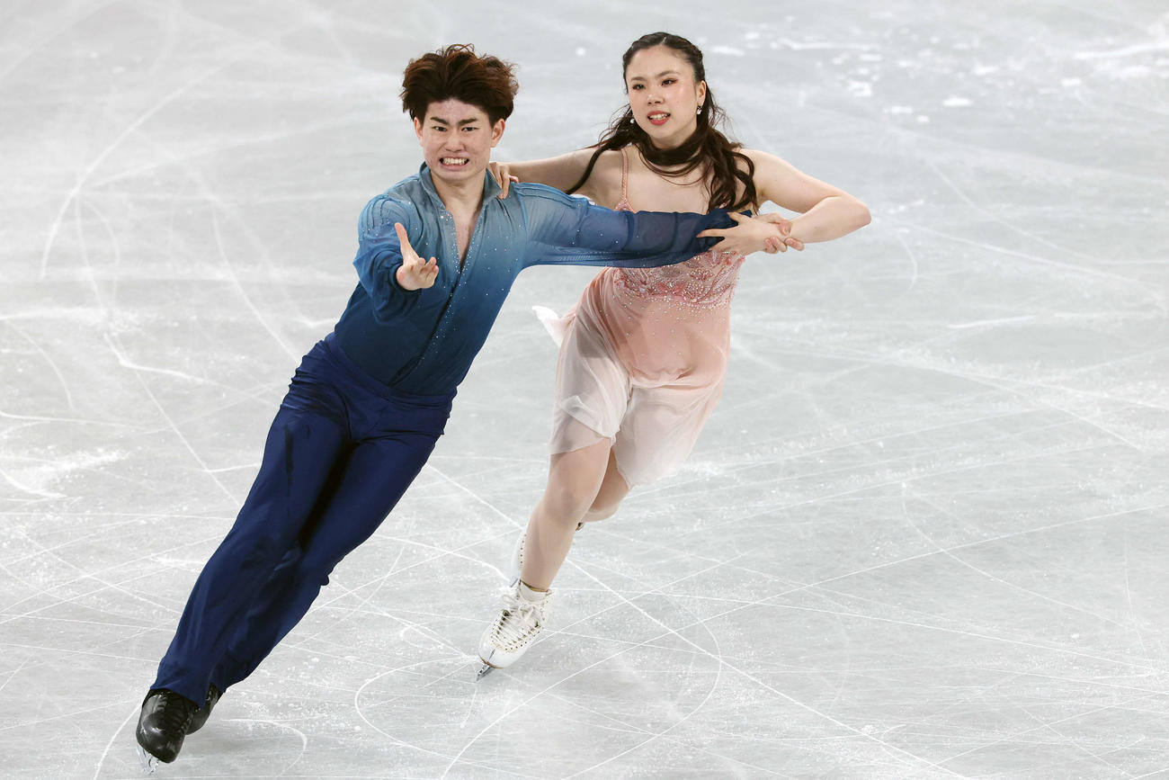 アイスダンスFD　華麗な演技を披露する吉田、森田組（撮影・宮地輝）