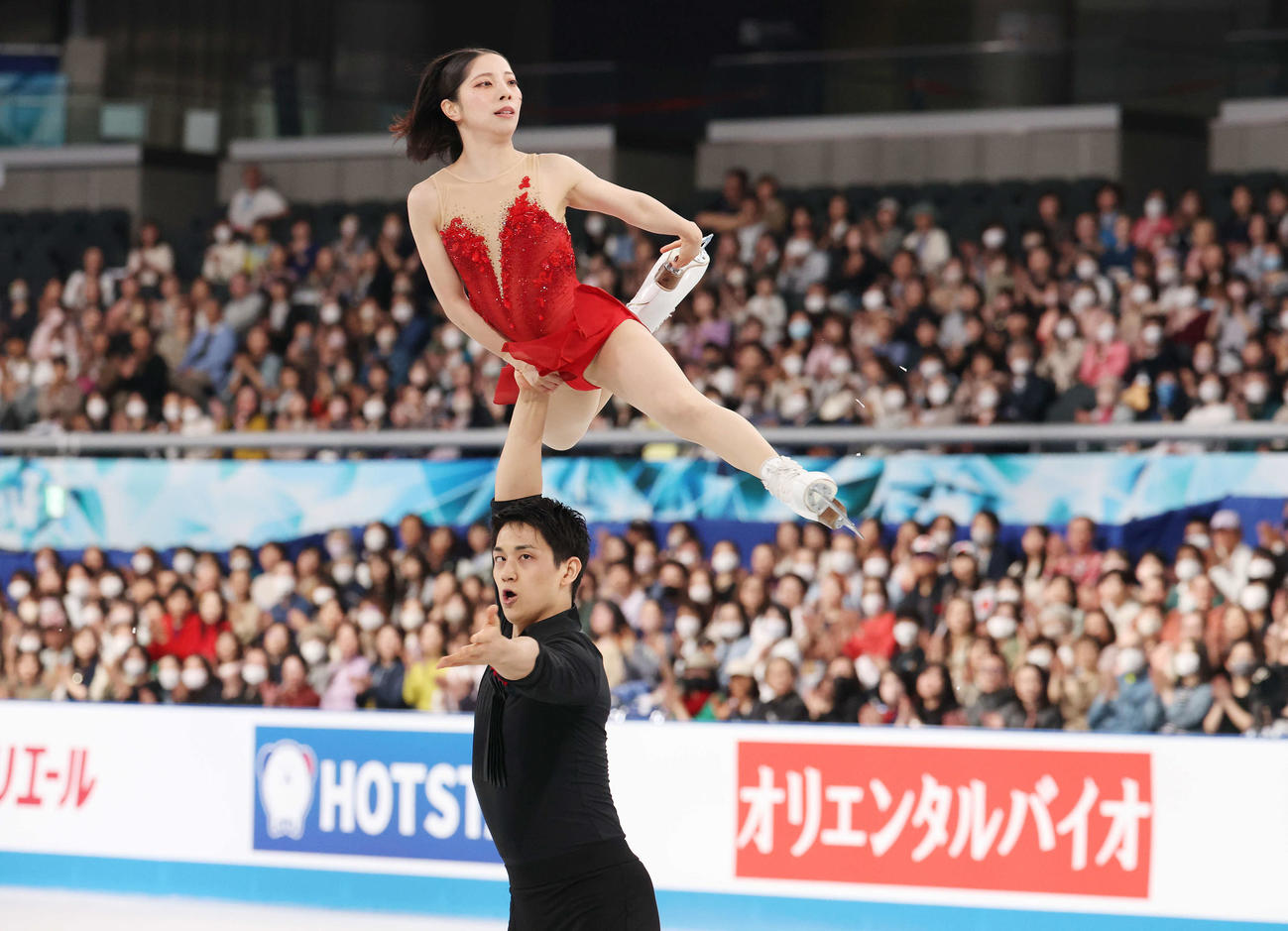 ペアフリー　華麗な演技を披露する三浦、木原組（撮影・宮地輝）