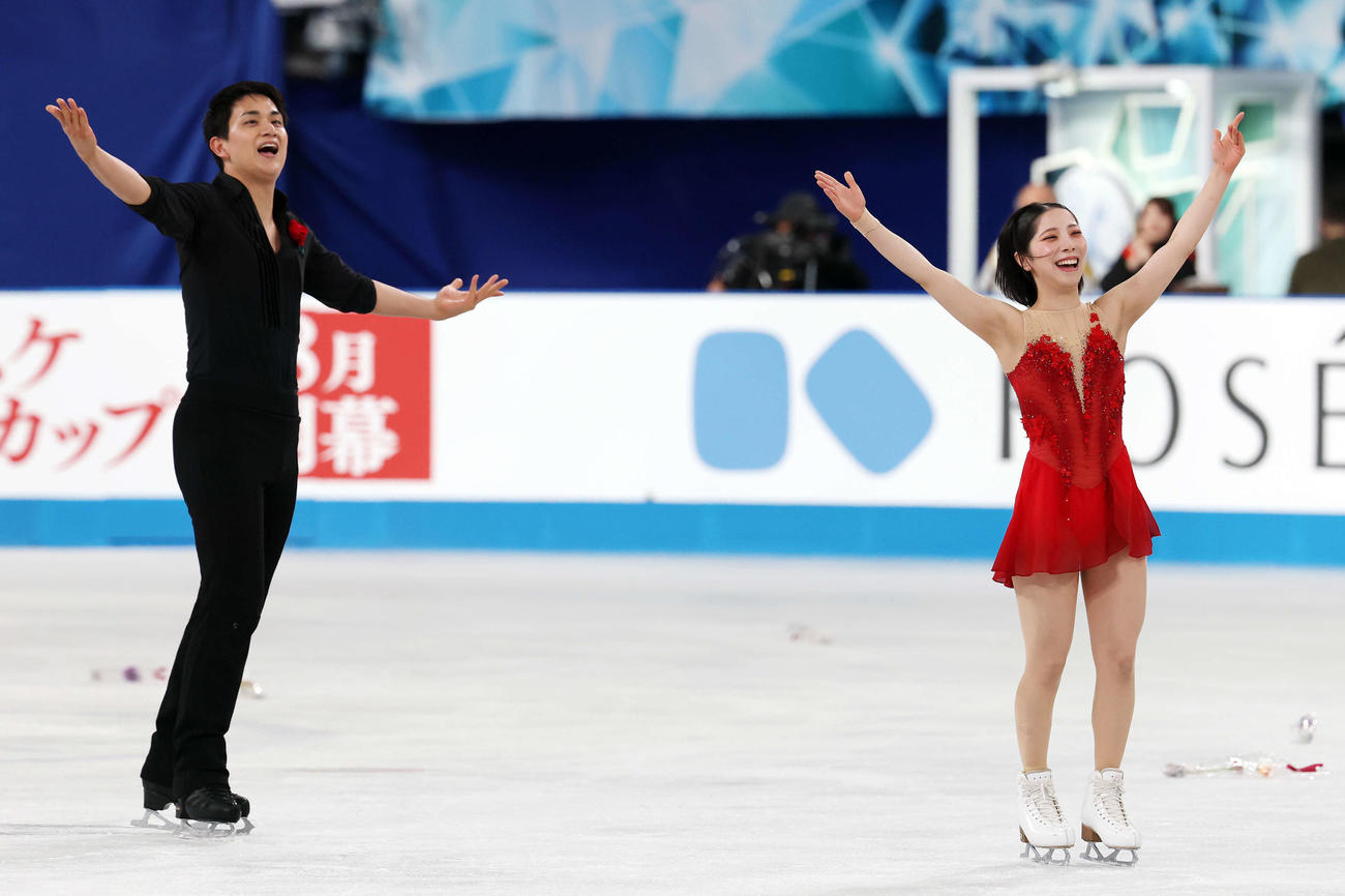 ペアフリー　華麗な演技を披露した三浦、木原組（撮影・宮地輝）