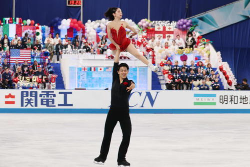 ペアフリー 華麗な演技を披露する三浦、木原組(撮影・宮地輝)