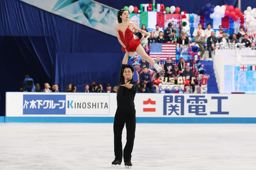 ペアフリー 華麗な演技を披露する三浦、木原組(撮影・宮地輝)