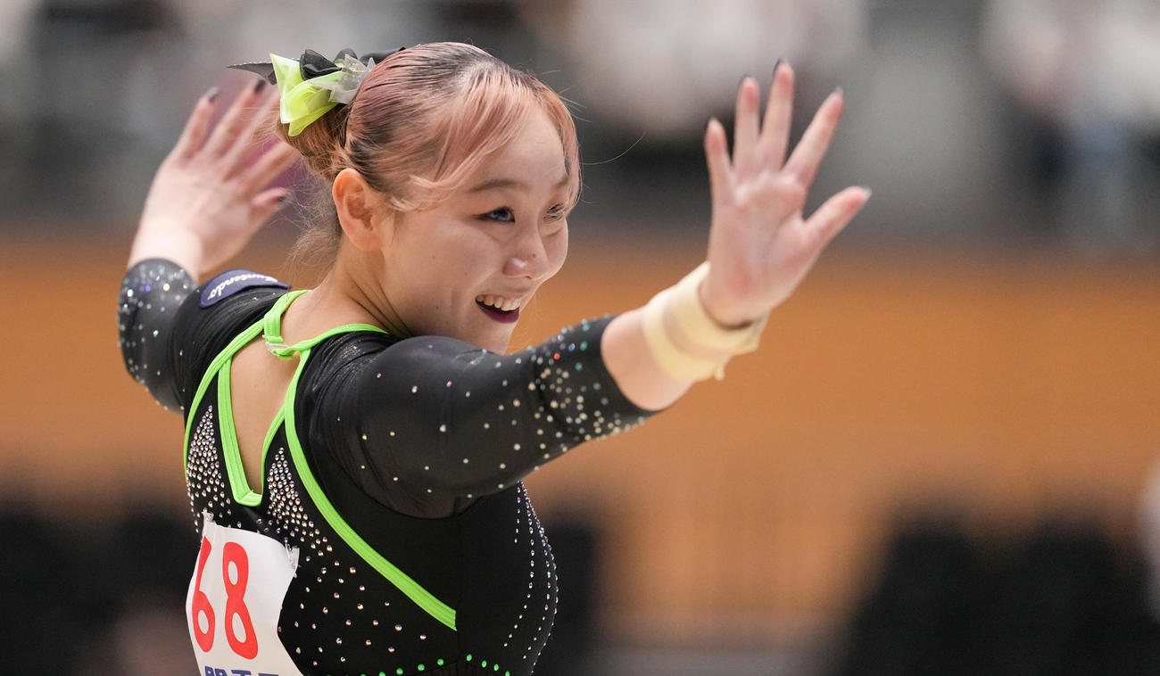 女子決勝　床運動の演技をする宮田（撮影・鈴木みどり）