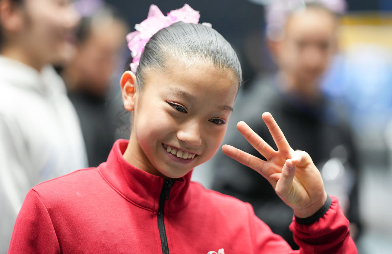 女子決勝　笑顔で写真に納まる3位の南埜（撮影・鈴木みどり）