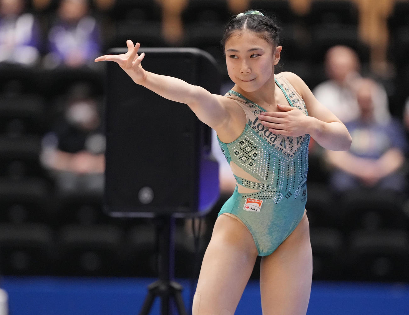 女子決勝　床運動の演技をする岸（撮影・鈴木みどり）