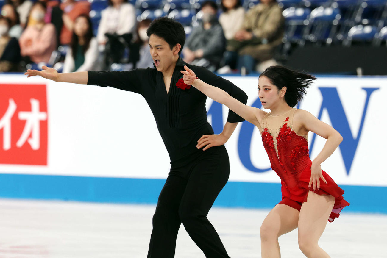 公式練習で演技の確認をする三浦、木原組（撮影・宮地輝）