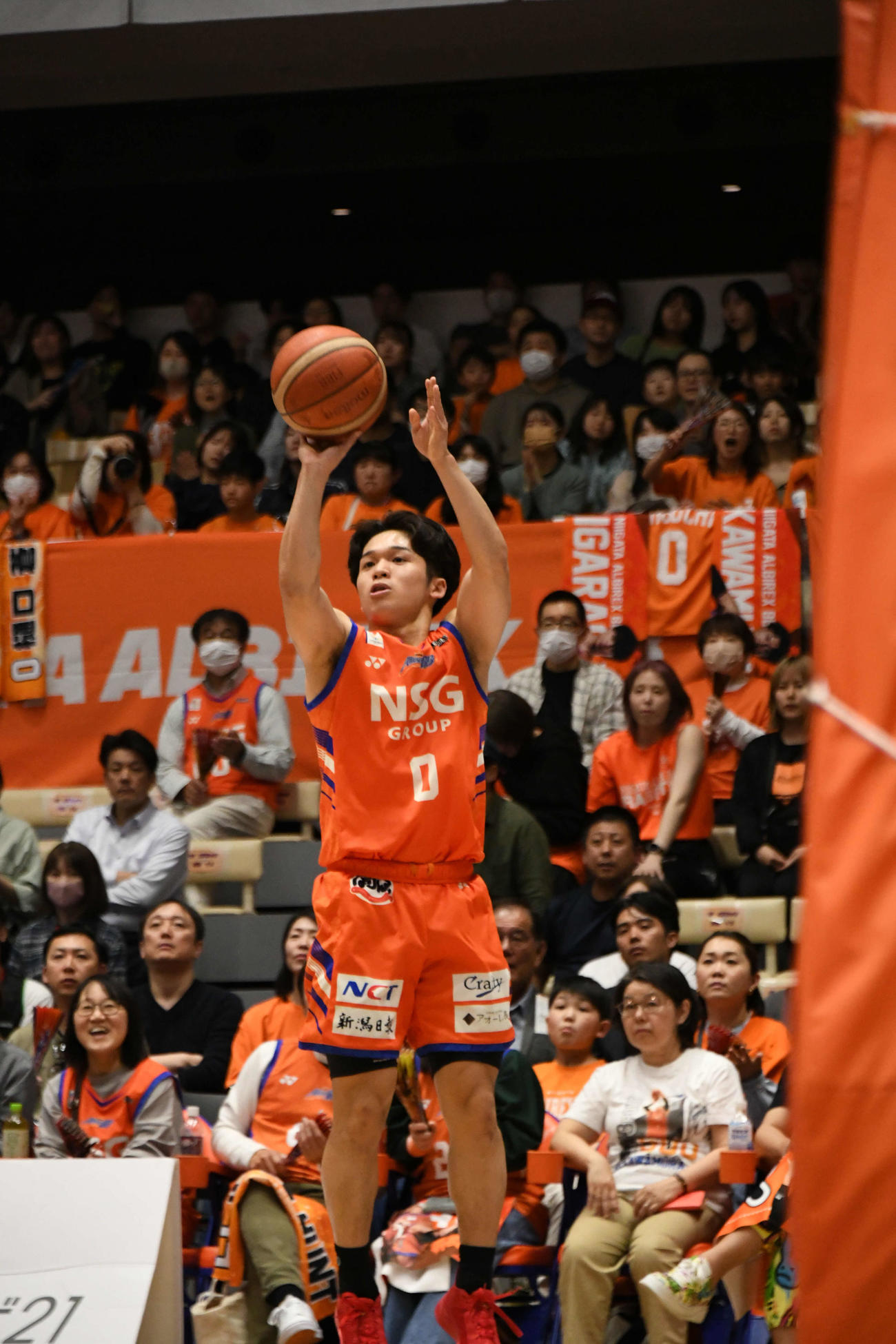 第3Q、コーナーからシュートを決める樋口