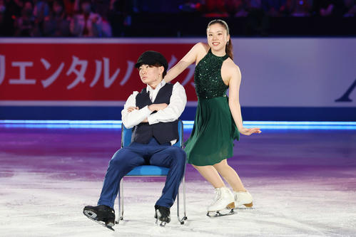 エキシビション　華麗な演技を披露する吉田、森田組（撮影・宮地輝）