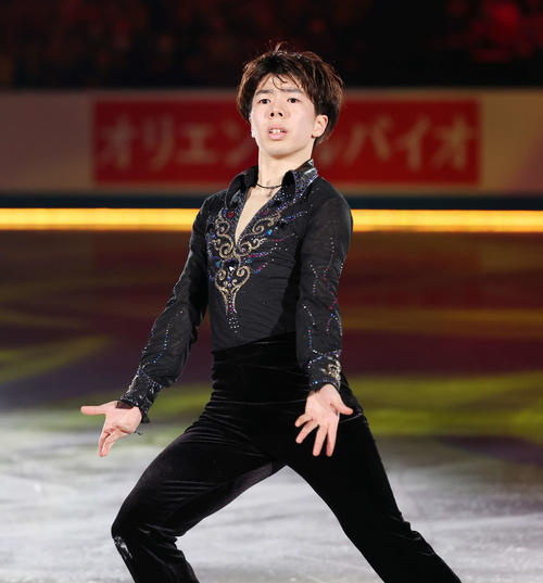 エキシビション　華麗な演技を披露する佐藤（撮影・宮地輝）