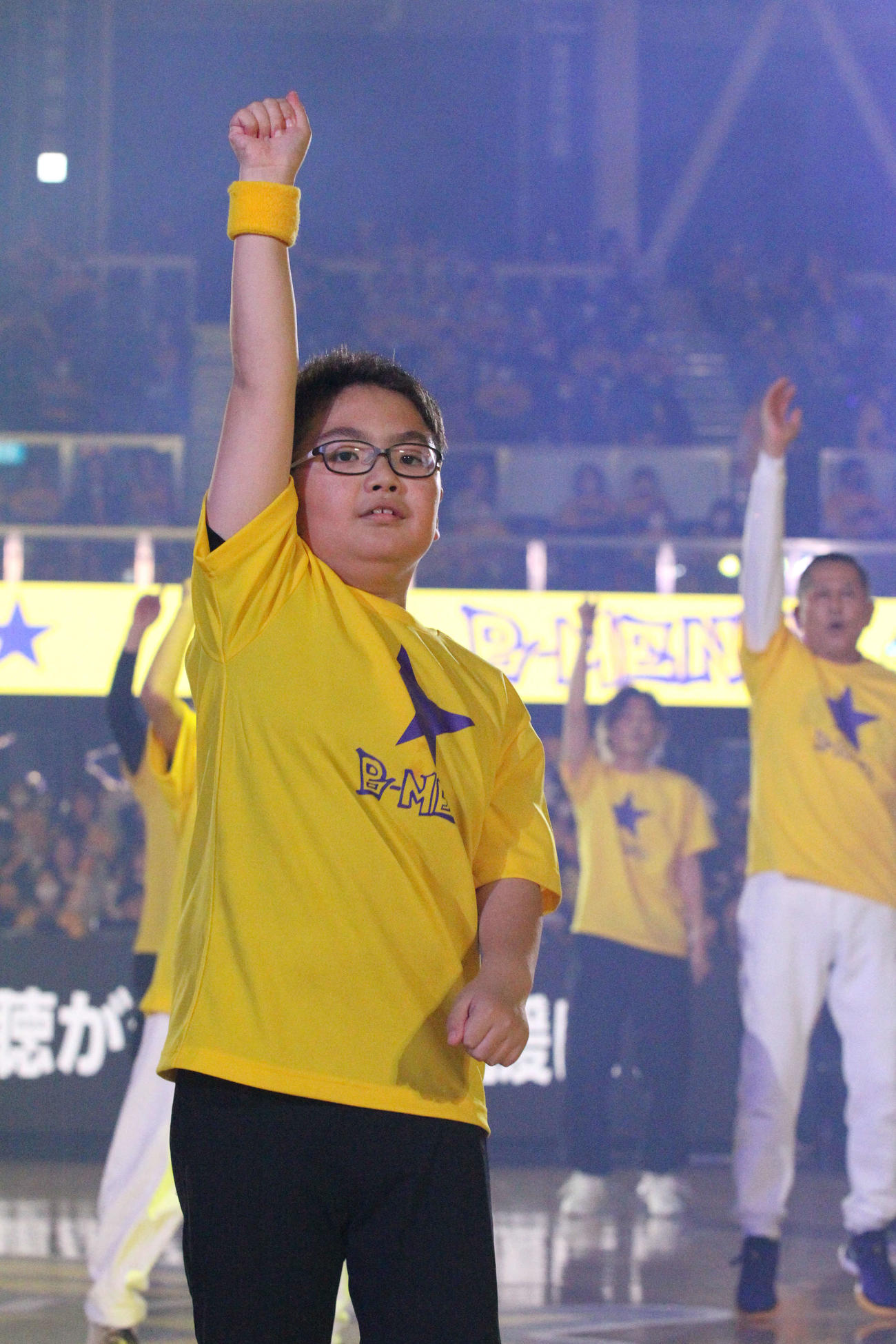 宇都宮対京都　男性だけのチアグループ「B－MEN’S」が京都戦前にダンスを披露（撮影・沢田啓太郎）