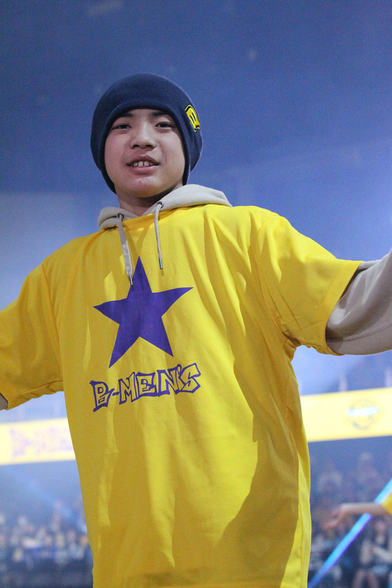 宇都宮対京都　男性だけのチアグループ「B－MEN’S」が京都戦前にダンスを披露（撮影・沢田啓太郎）