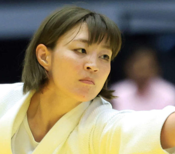 女子無差別1回戦　果敢に攻め判定勝ちした角田（撮影・浅見桂子）