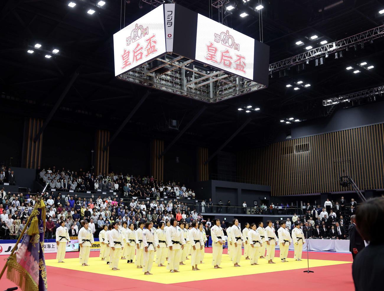 開会式で整列する角田（左手前）ら（撮影・浅見桂子）
