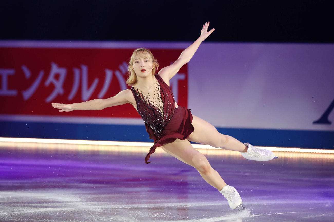 エキシビション　華麗な演技を披露する坂本（撮影・宮地輝）