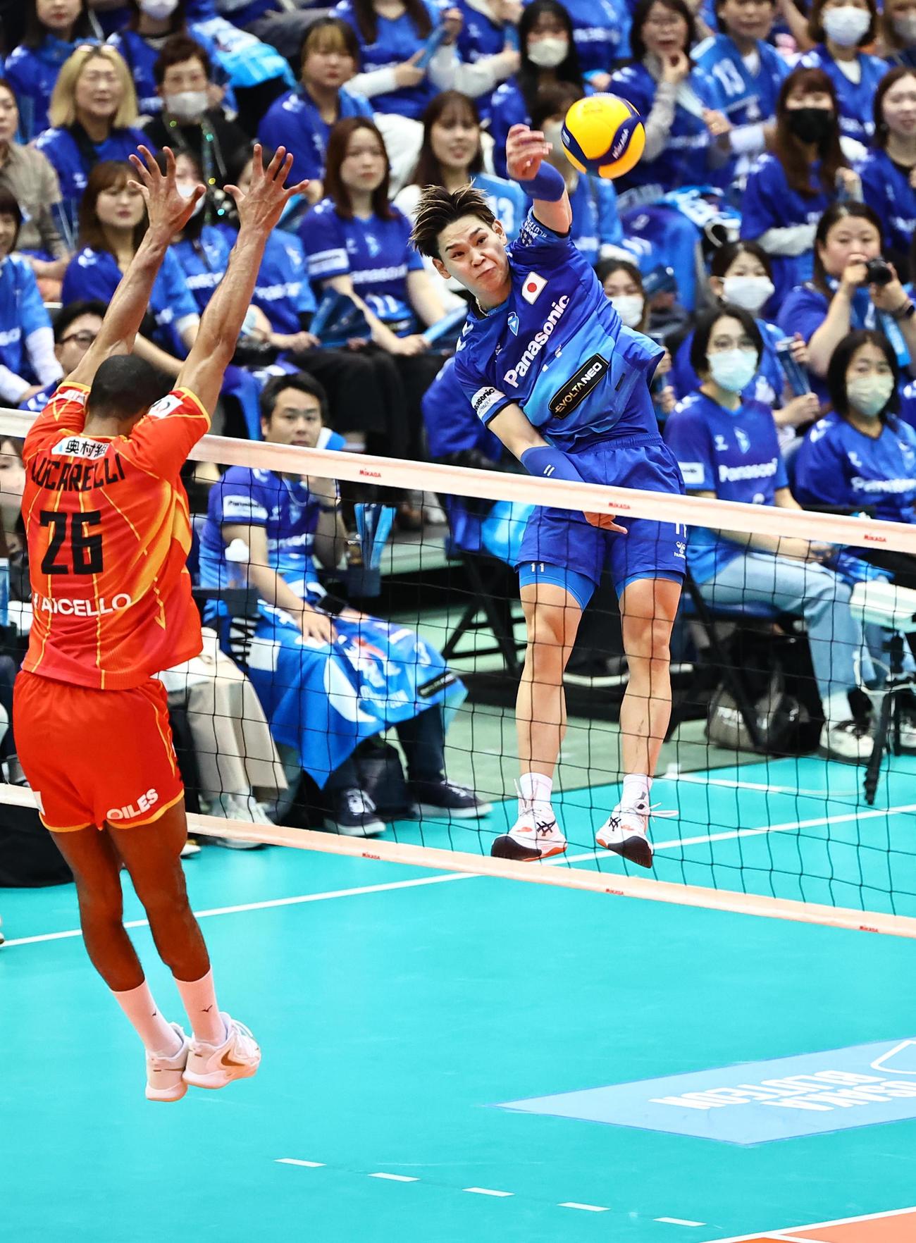 得点を決める大阪B・西田（撮影・上田博志）