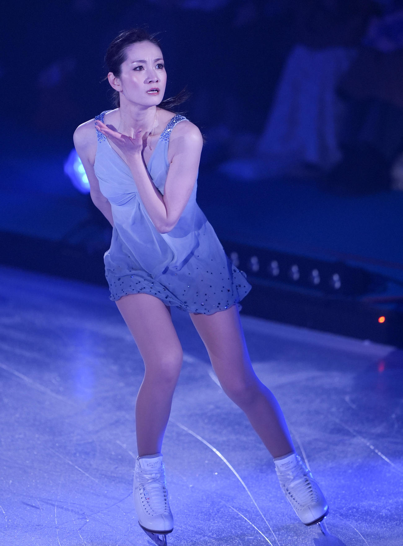 「プリンスアイスワールド2025－2026 PIW THE MUSICAL～The Best of BROADWAY～横浜公演」で華麗に演技する荒川静香さん（撮影・鈴木みどり）