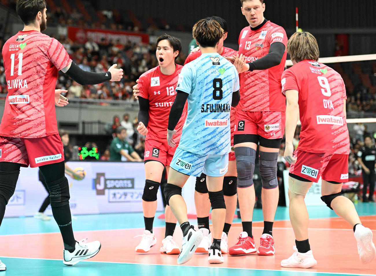 サントリー対名古屋　第3セット　名古屋に勝利し雄たけびをあげるサントリー高橋藍（撮影・和賀正仁）