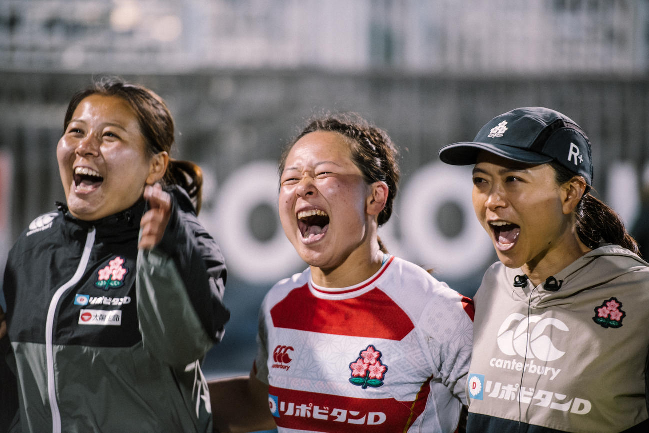 米国に初勝利し喜ぶラグビー女子15人制日本代表「サクラフィフティーン」（C）JRFU