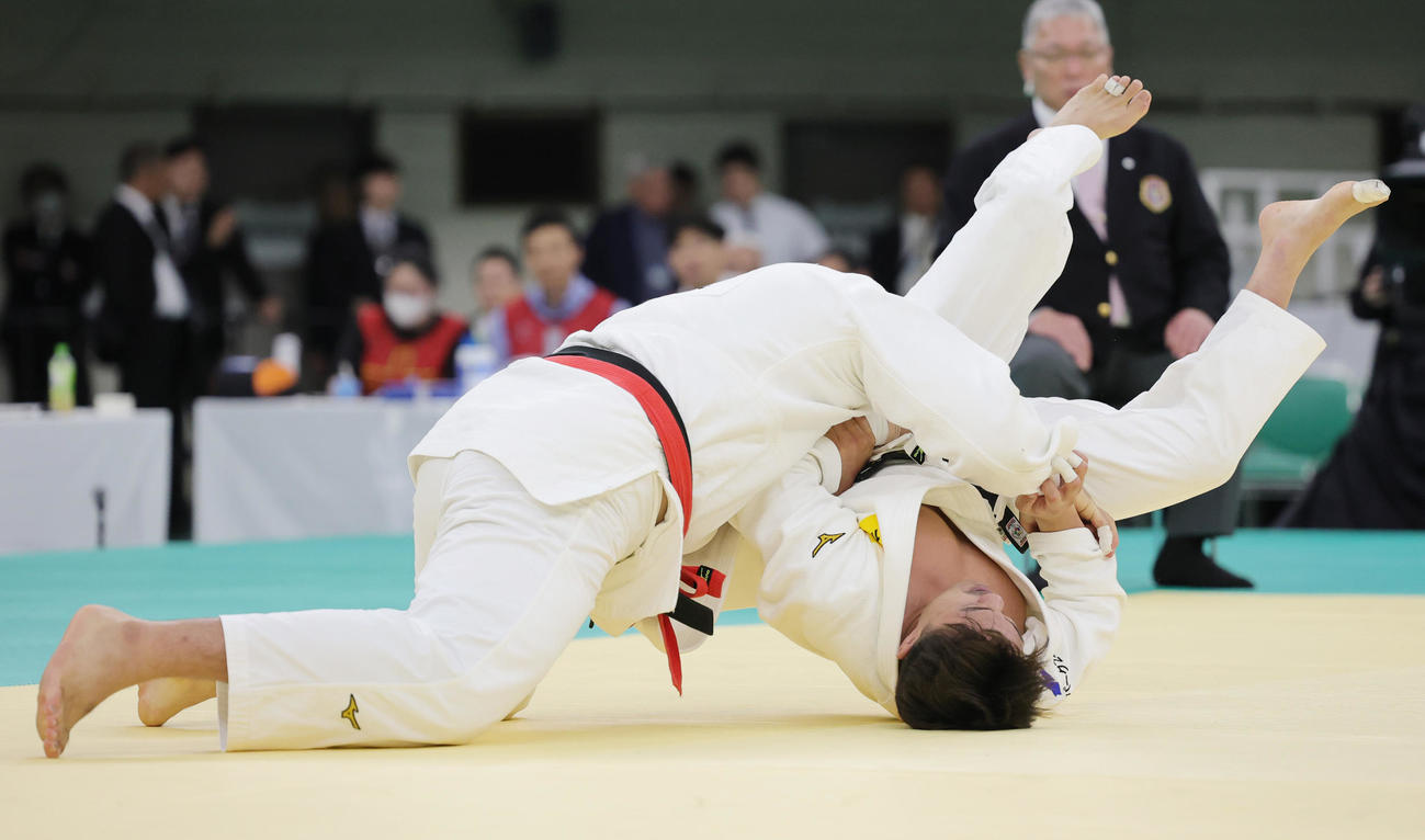 3回戦で木元（左）に敗れた橋本（撮影・野上伸悟）