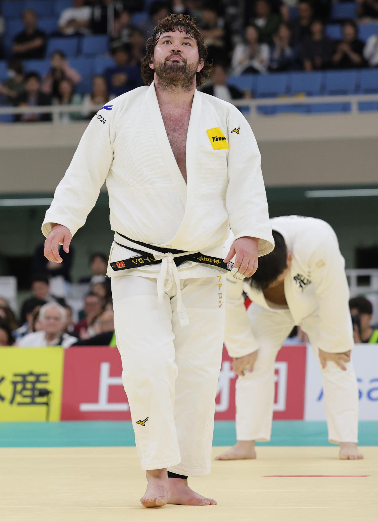 3回戦で中野（奥）に敗れたウルフ（撮影・野上伸悟）