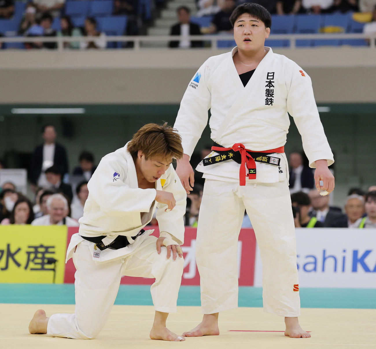 2回戦で鈴木（右）に大内返しで敗れた阿部（撮影・野上伸悟）