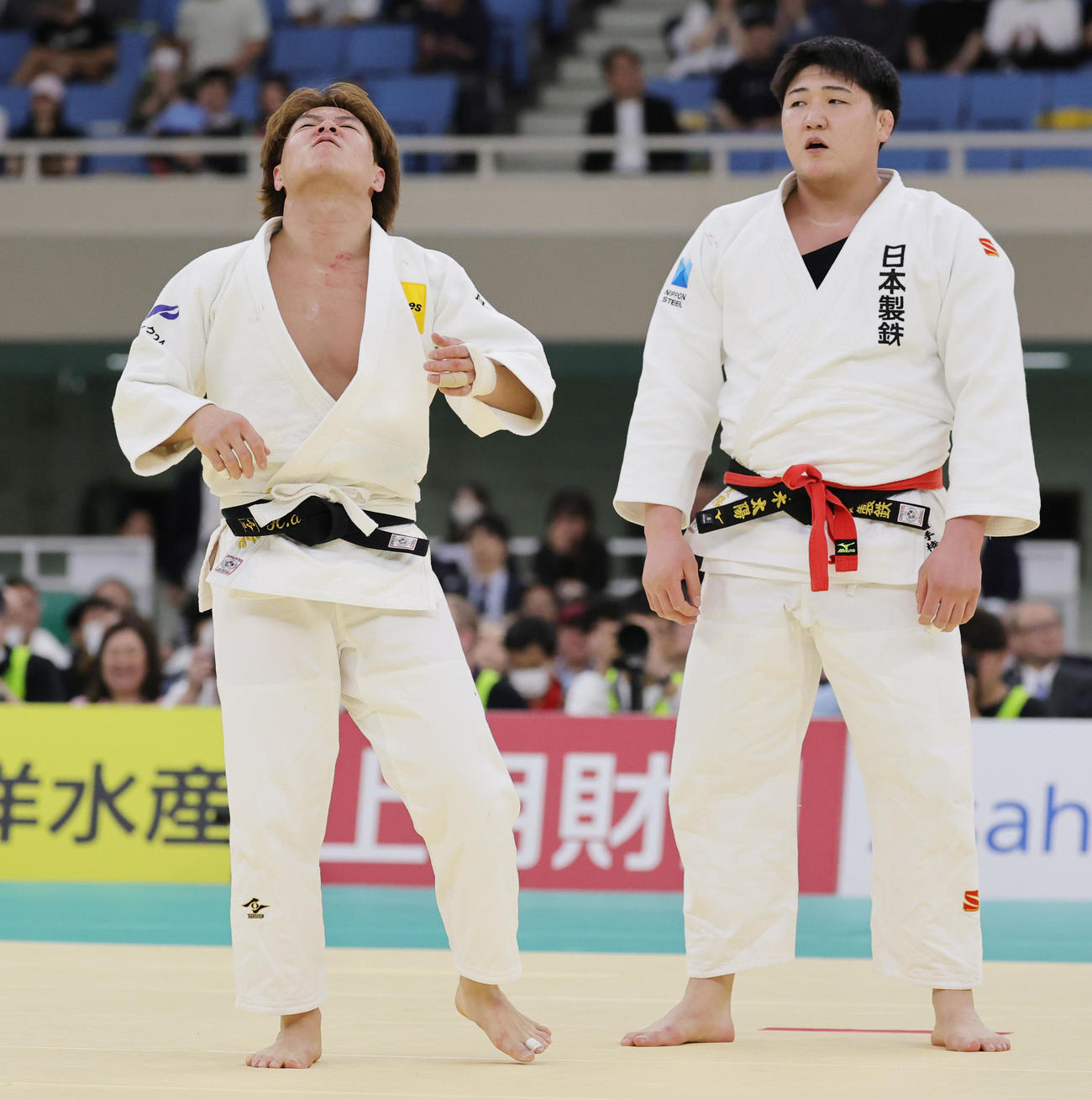 2回戦で鈴木（右）に大内返しで敗れた阿部（撮影・野上伸悟）