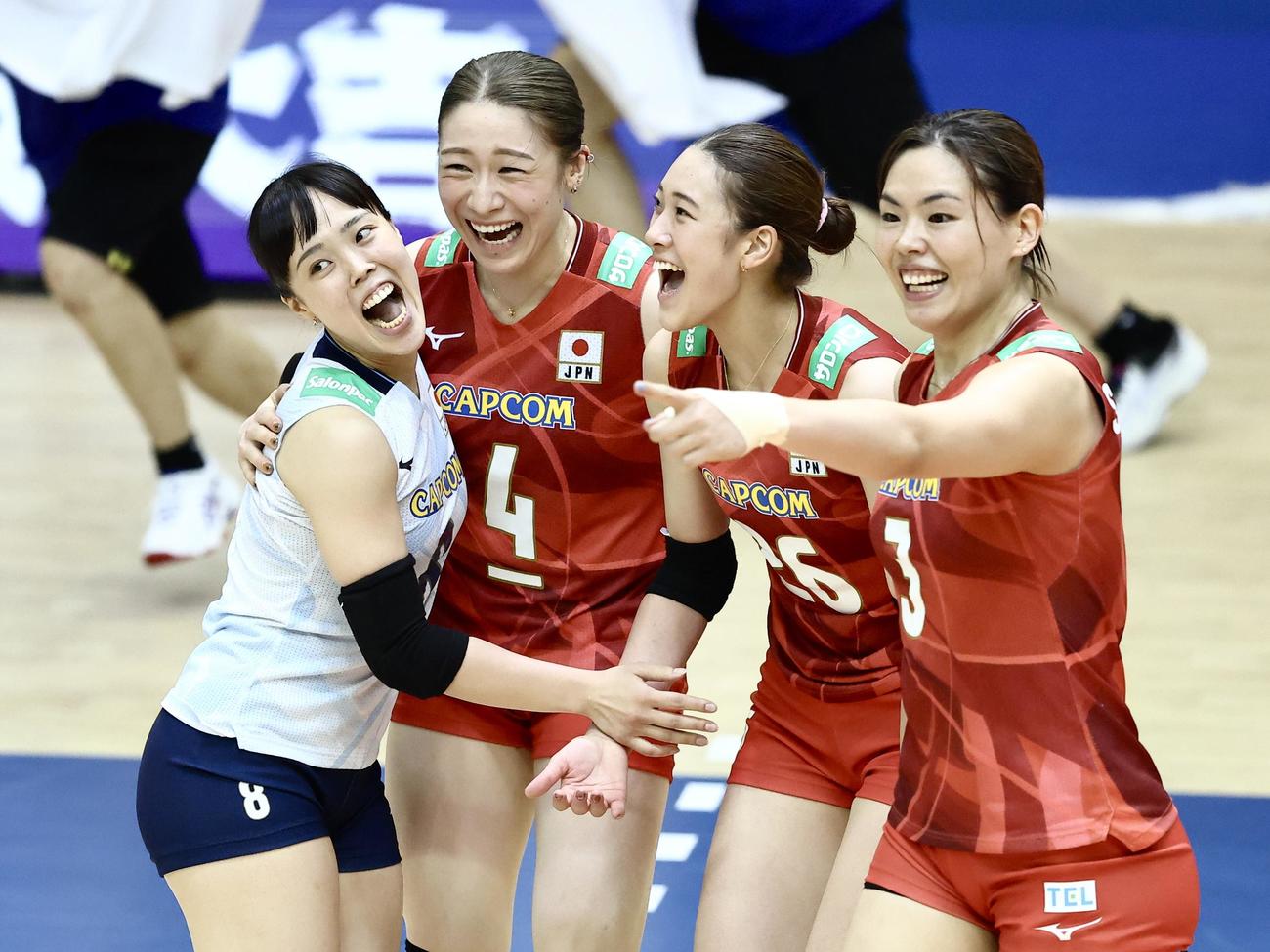 日本対フランス　日本対フランス　第2セット、ポイントを決める日本（撮影・河田真司）