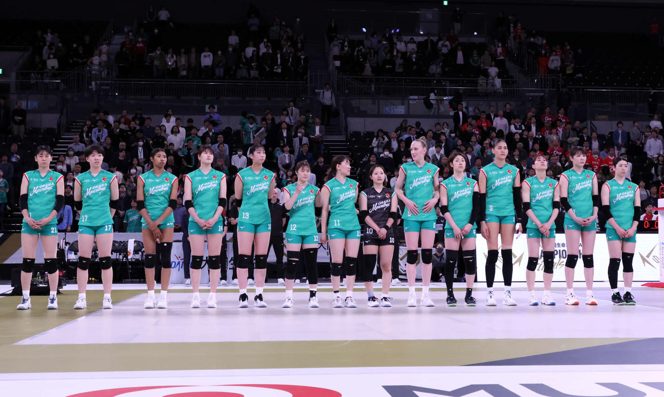 SVリーグ女子チャンピオンシップファイナル　ゲーム1　大阪MV対NEC川崎　試合前の大阪MVメンバー（撮影・山本朝陽）