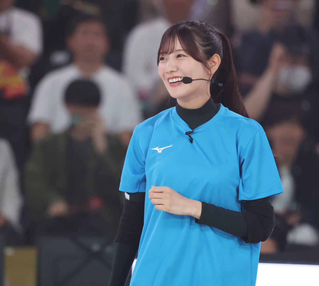 SVリーグ女子チャンピオンシップファイナル　ゲーム1　大阪MV対NEC川崎　試合前のイベントに登場した日向坂46・河田陽菜（撮影・山本朝陽）