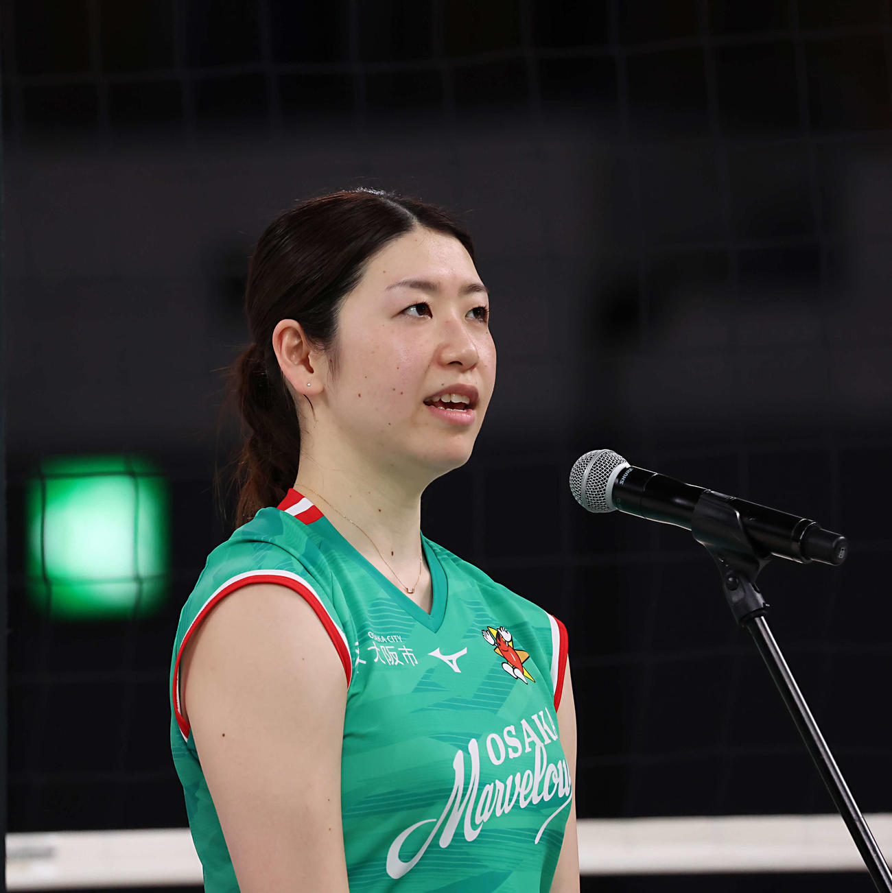 SVリーグ女子チャンピオンシップファイナル　ゲーム1　大阪M対NEC川崎　試合後インタビューに答える大阪M・田中（撮影・山本朝陽）