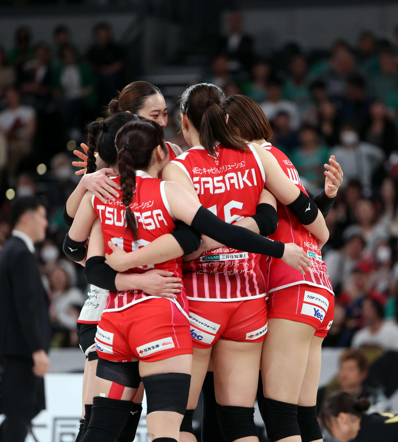 SVリーグ女子チャンピオンシップファイナル　ゲーム2　大阪M対NEC川崎　第2セット、得点し喜ぶ川崎（撮影・山本朝陽）