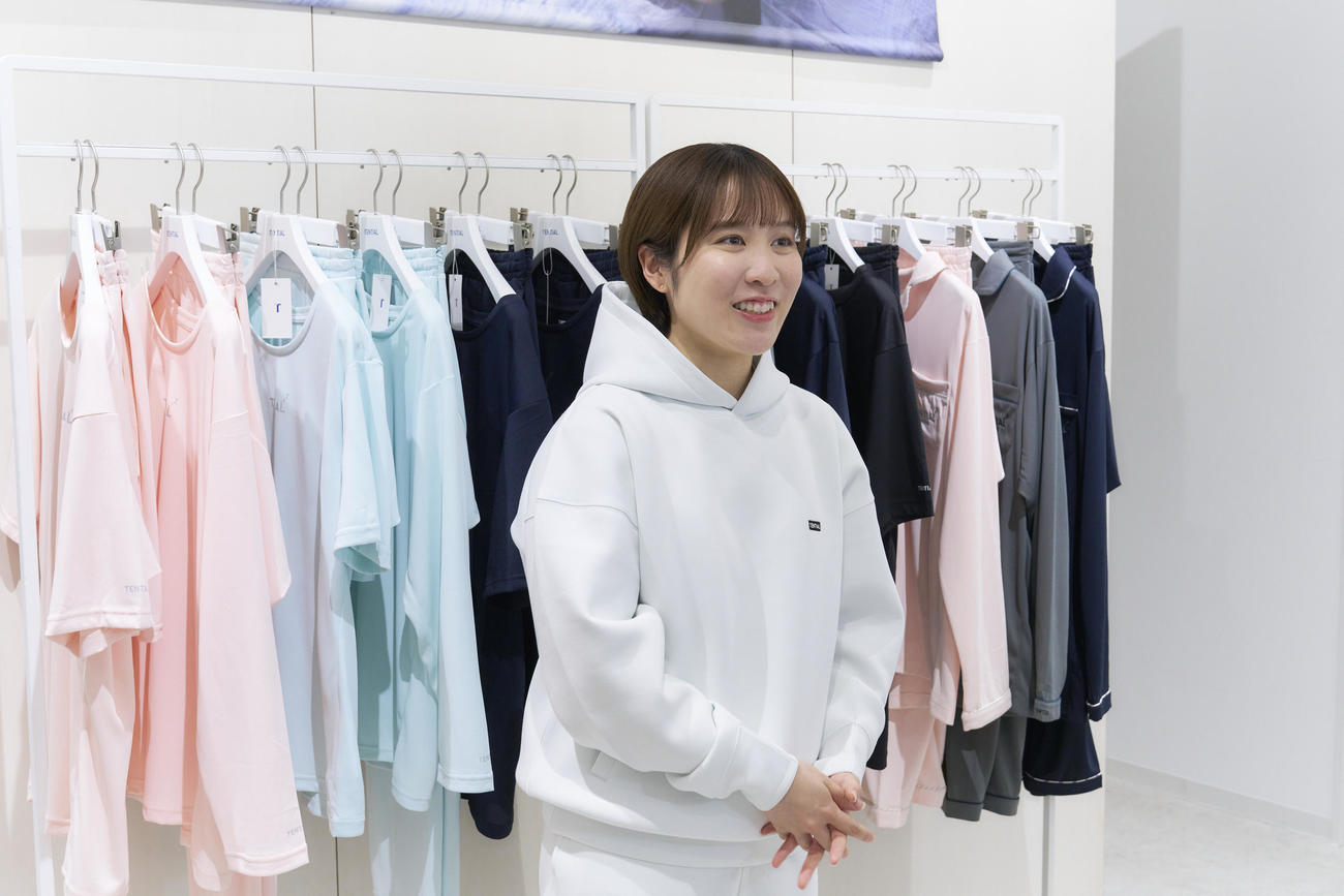 TENTIAL表参道ヒルズPOPUPオープン初日、記念イベントで来店した平野美宇（同社提供）