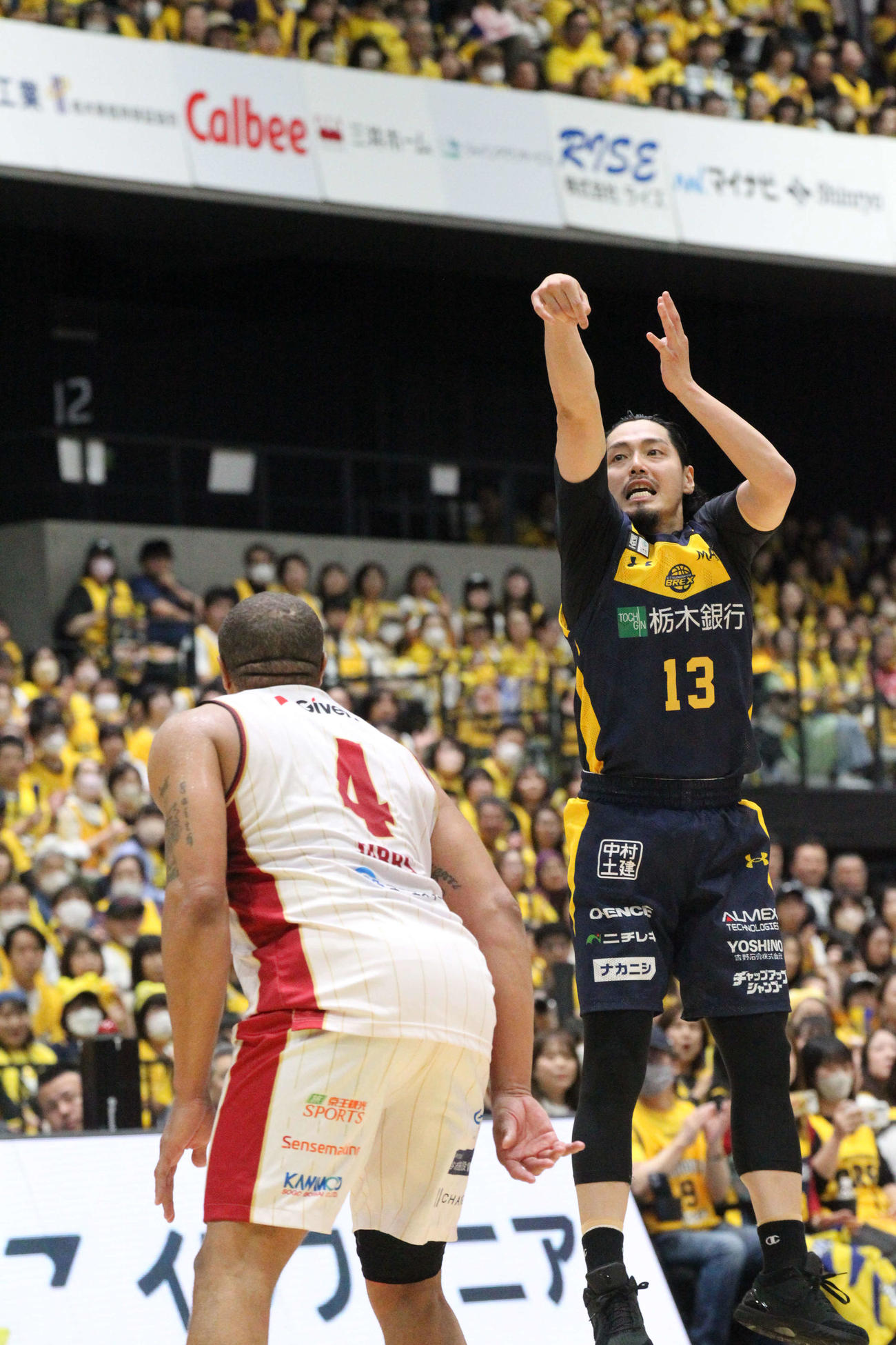 宇都宮対越谷　6年ぶりに1試合20得点の大台をマークした宇都宮の渡邉裕規（撮影・沢田啓太郎）
