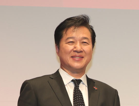 川合俊一会長（2024年撮影）