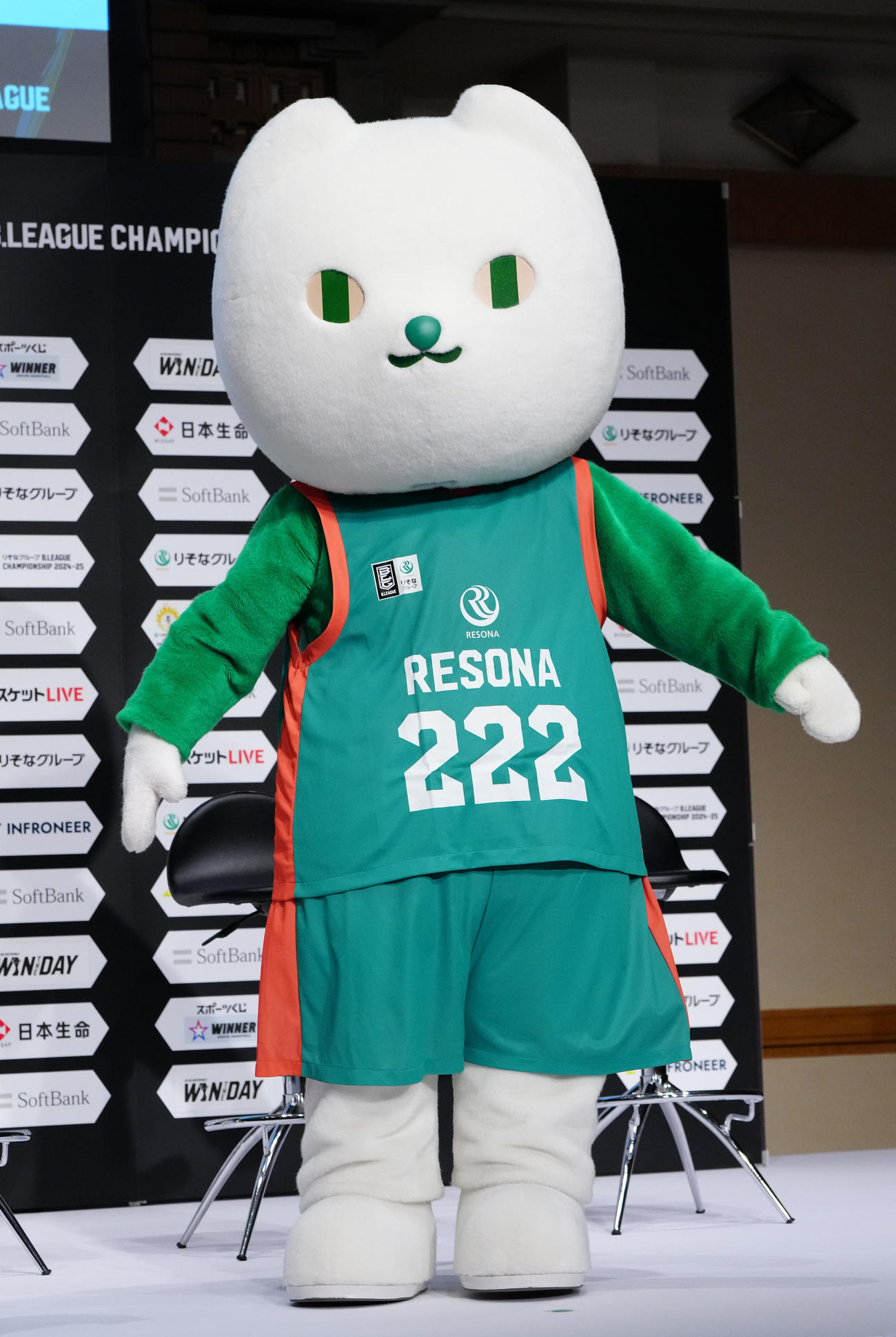 Bリーグチャンピオンシップ進出会見に臨むりそなグループのマスコットキャラクターりそにゃ（撮影・江口和貴）