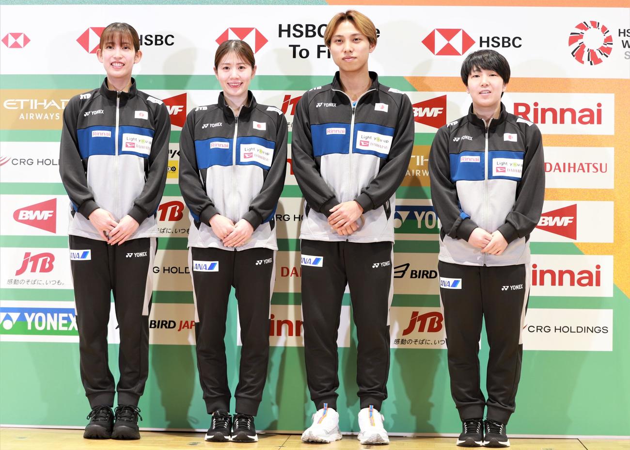 バドミントンのジャパン・オープン開催会見に出席した、左から松山、志田、奈良岡、山口（撮影・藤塚大輔）