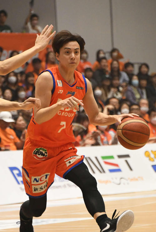 バスケ】B3新潟の元日本代表・五十嵐圭が45歳の決意 フリーアナの妻ら