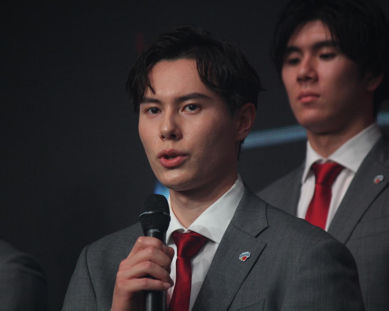 SVリーグ2024－25の年間表彰式に出席するサントリーの高橋藍（撮影・勝部晃多）