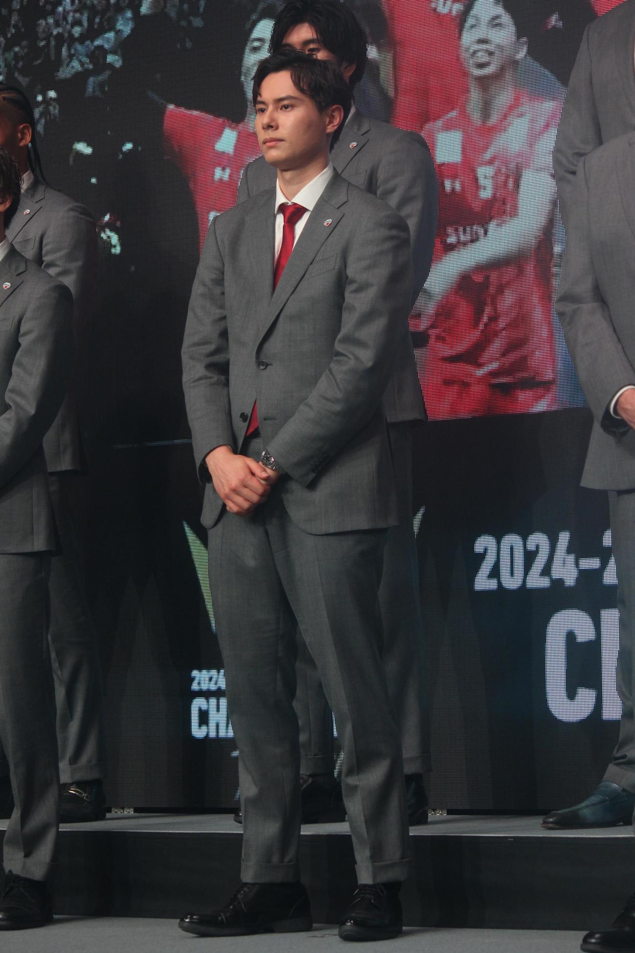 SVリーグ2024－25の年間表彰式に出席するサントリーの高橋藍（撮影・勝部晃多）
