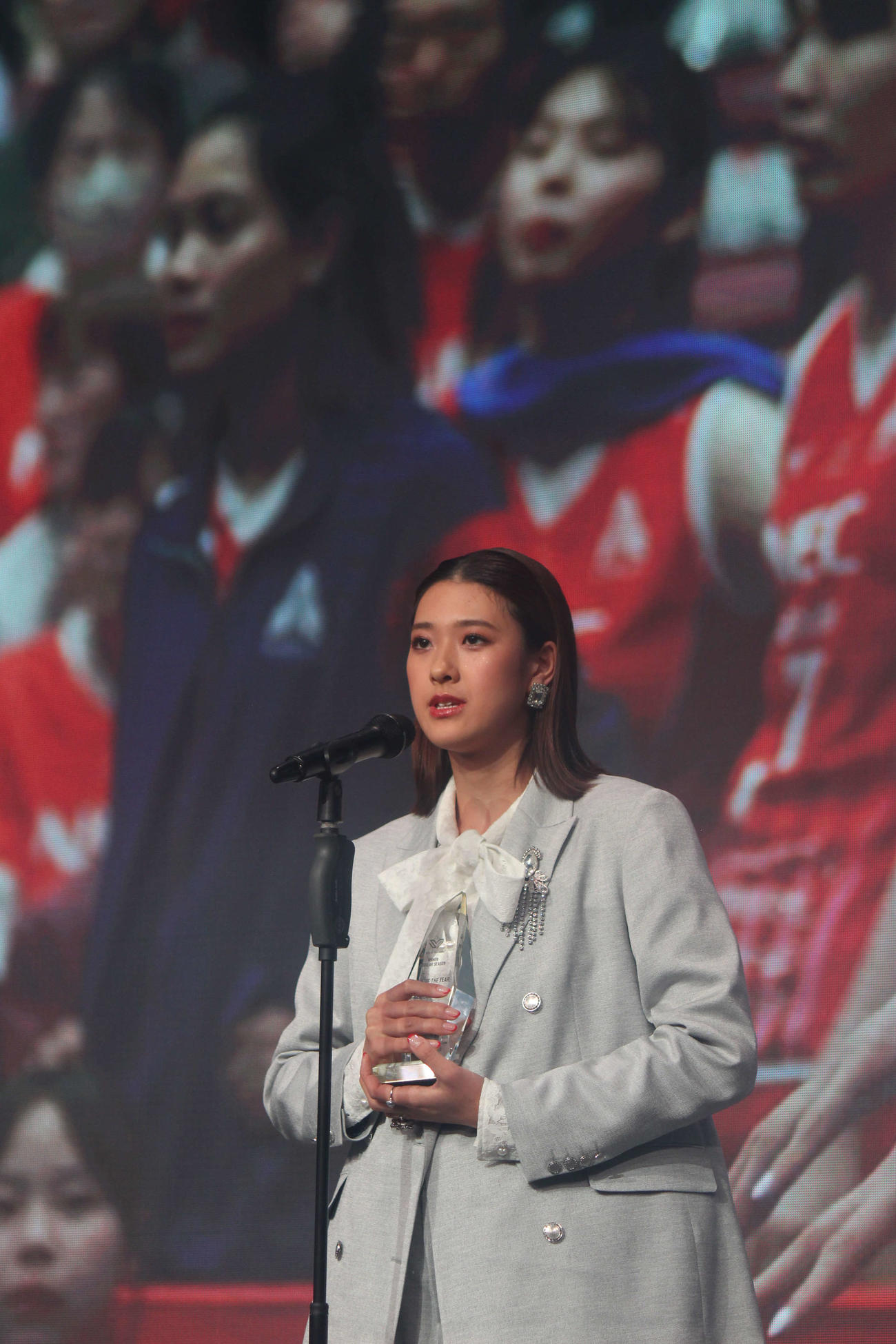 SVリーグ2024－25の年間表彰式に出席するNEC川崎の佐藤淑乃（撮影・勝部晃多）