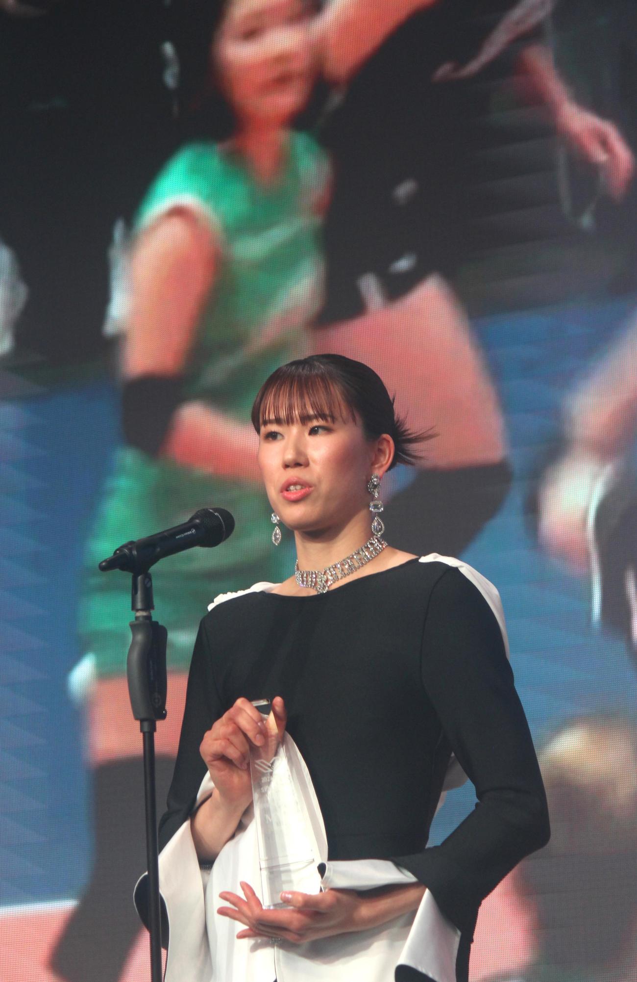 SVリーグ2024－25の年間表彰式に出席する大阪Mの林（撮影・勝部晃多）