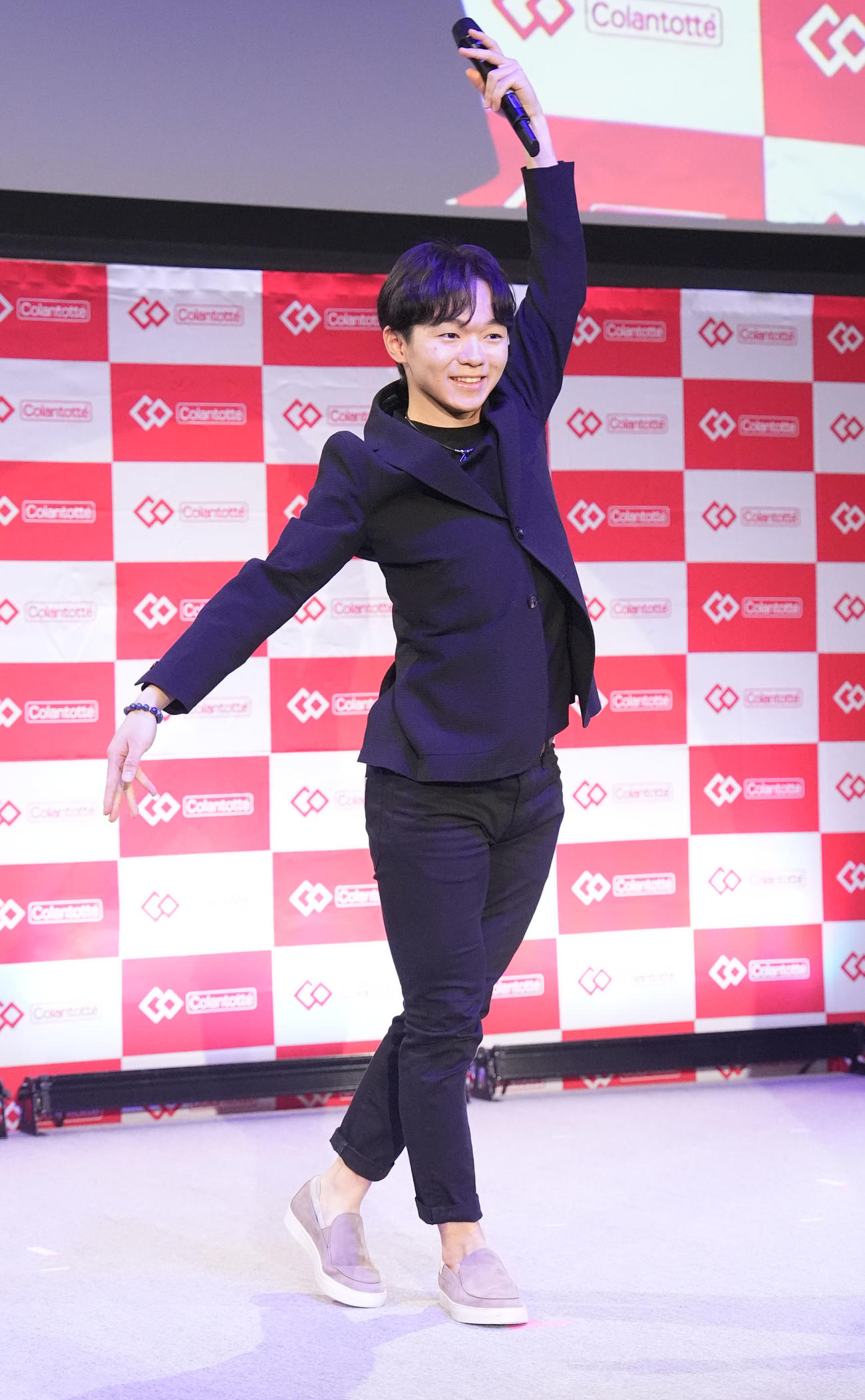 イベントに参加し登壇する鍵山優真（撮影・森本幸一）