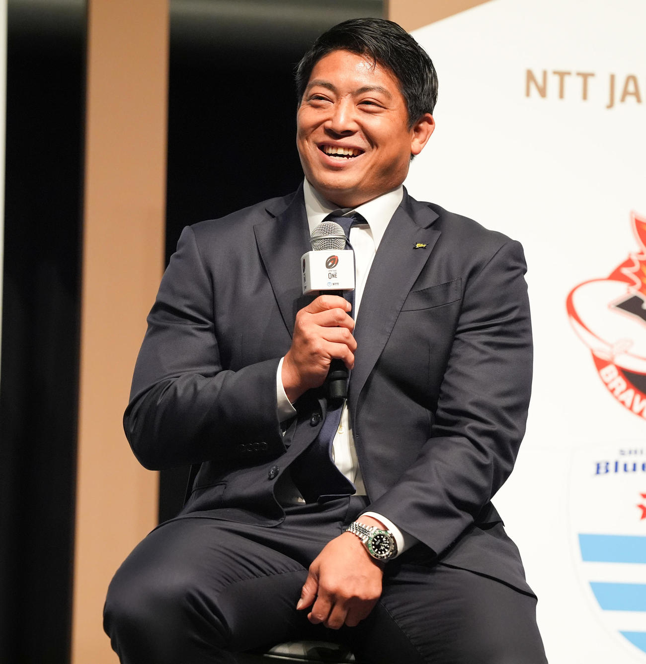 「NTTジャパンラグビー　リーグワン2024－25プレーオフトーナメント　メディアカンファレンス」　で笑顔の埼玉坂手（撮影・鈴木みどり）