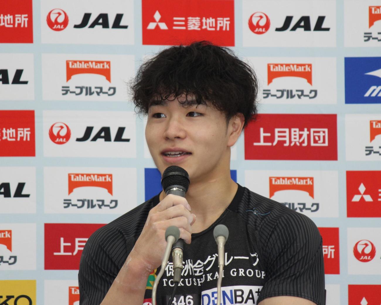 NHK杯の会見に出席した岡（撮影・勝部晃多）