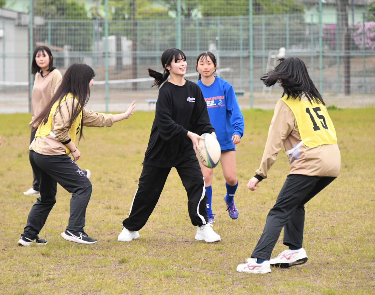 初めてラグビーを体験しました。思っていたよりすごく面白い!!