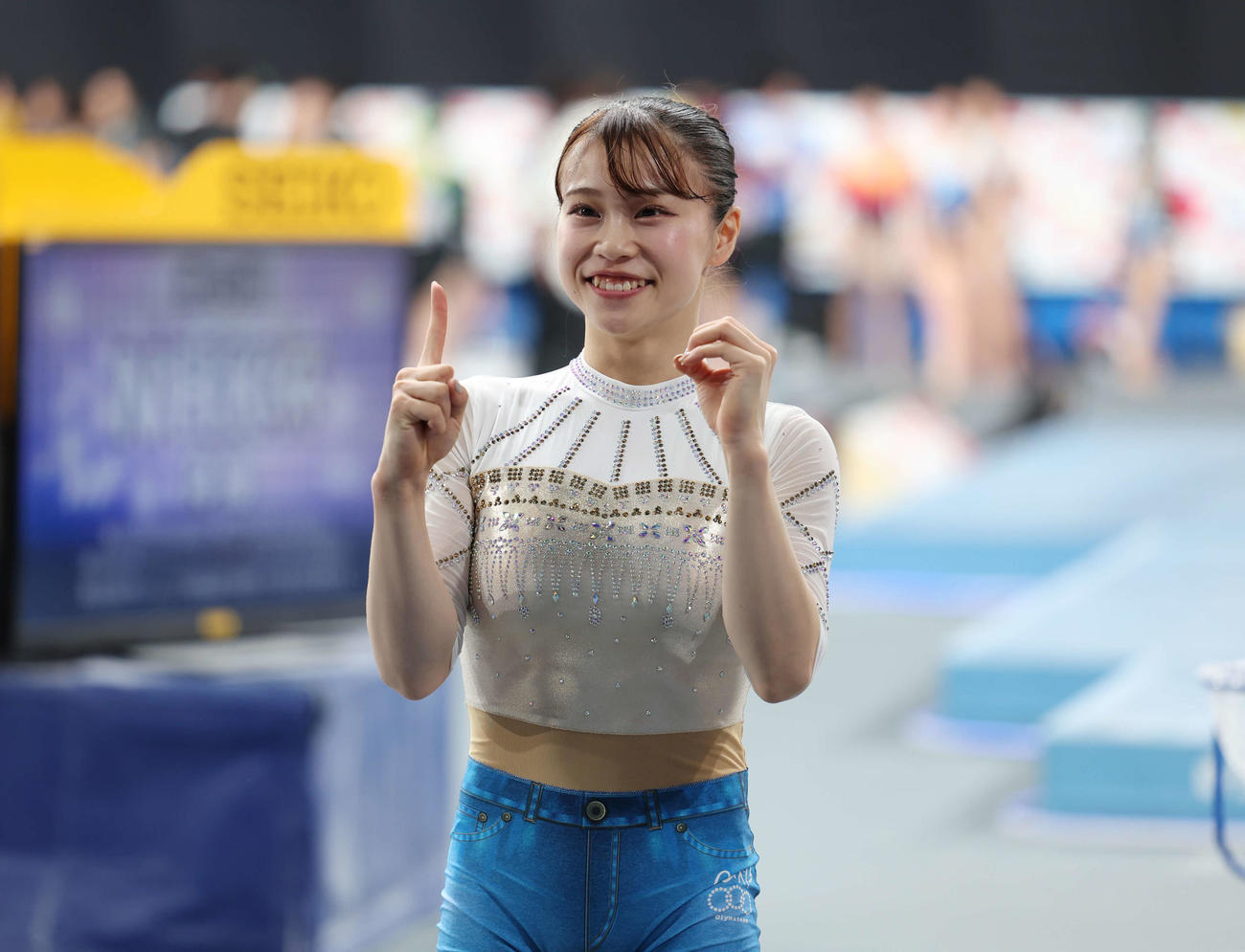 10年ぶりの優勝をし、10のポーズで写る杉原（撮影・増田悦実）