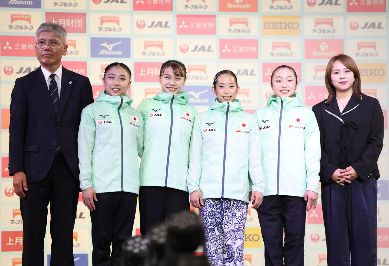 世界大会の代表メンバーに選ばれた左から2番目から岸、杉原、中村、岡村（撮影・増田悦実）