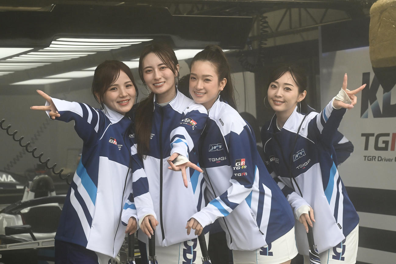 スーパーフォーミュラ第5戦九州大会　濃霧と雨で初日の走行は全て中止となり、キッズウォークでファンと交流が行われた（JRP提供）