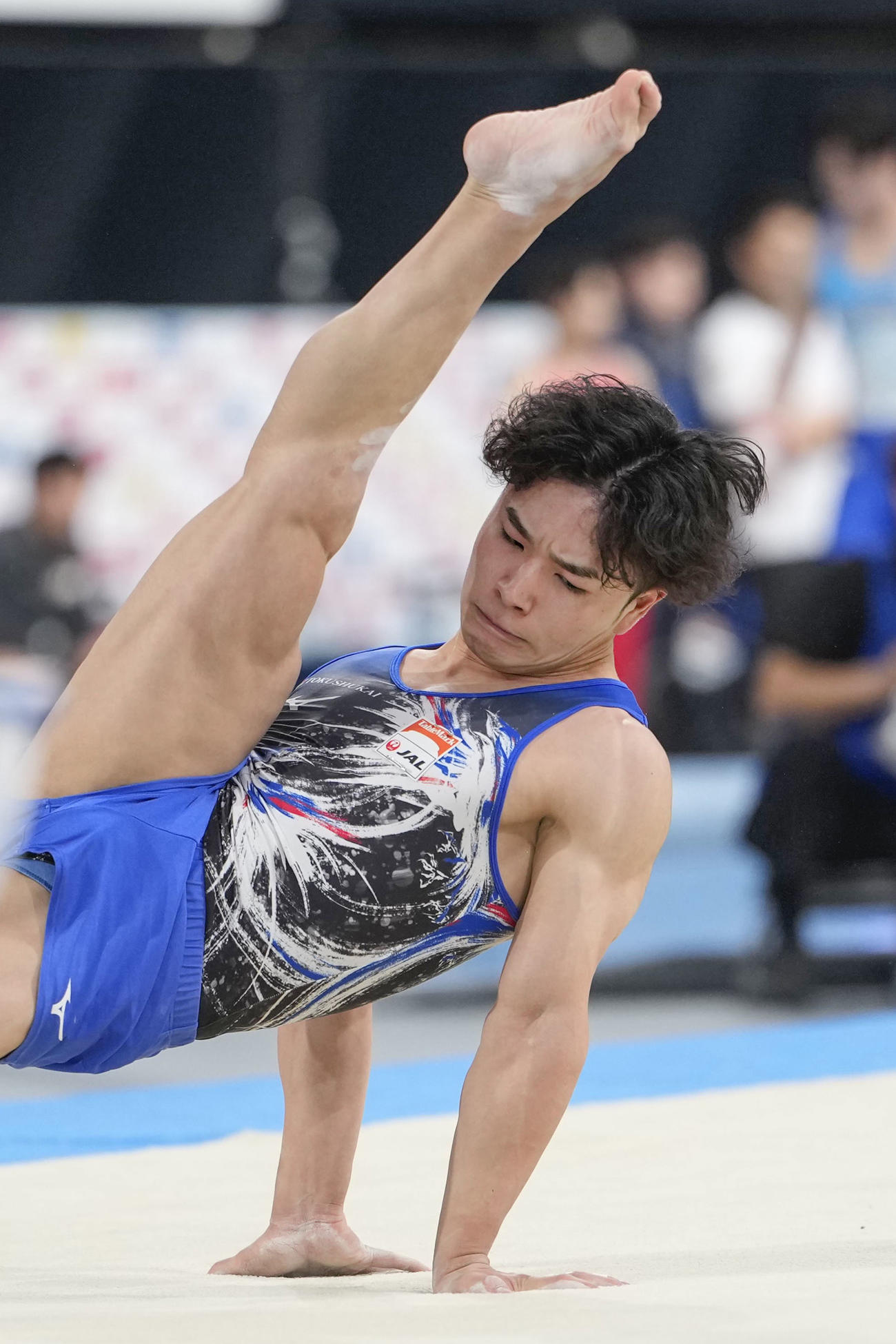 男子個人総合　岡慎之助の床運動（共同）