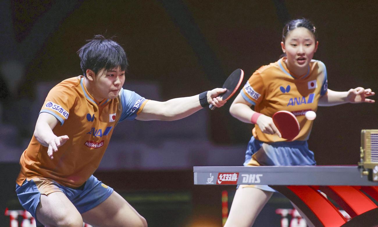 混合ダブルス3回戦を突破した松島輝空（左）、張本美和組（共同）