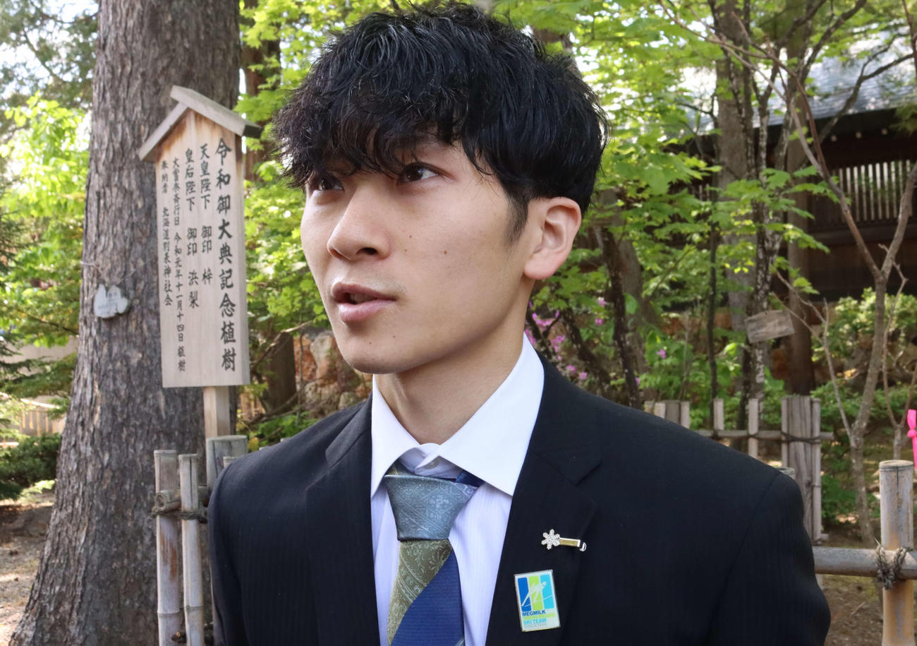 佐藤幸、金メダルへスーツ姿で必勝祈願！（撮影・保坂果那）